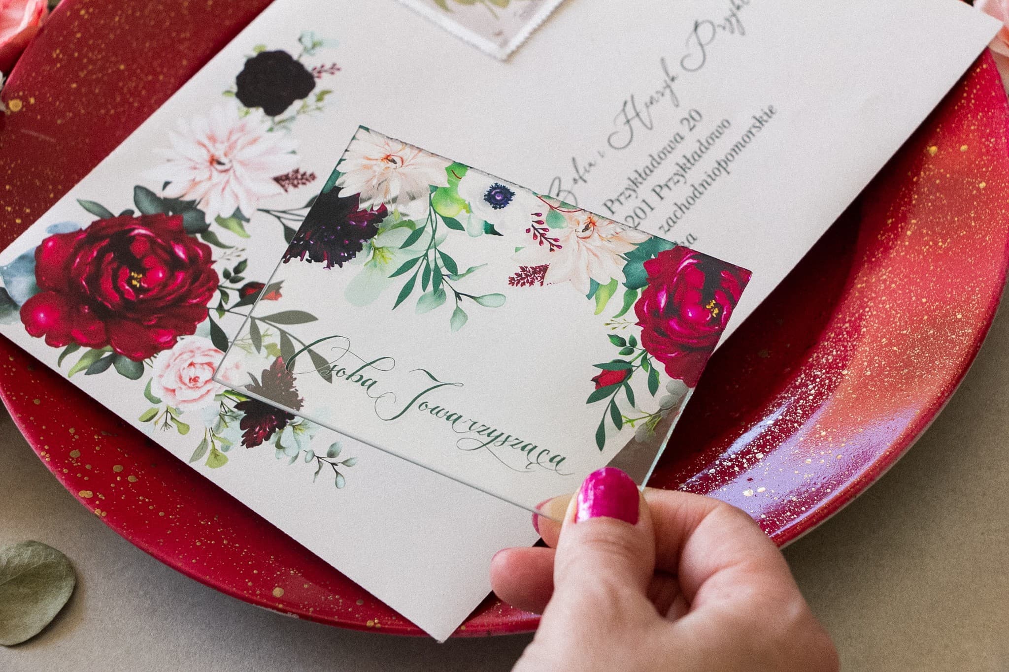 Winietki Szklane Korani nr 4 – Luksusowe Wizytówki na Stół z Daliami i Anemonami