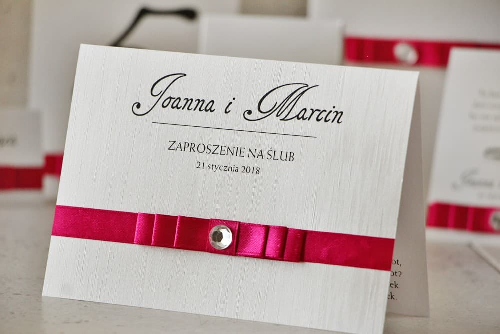 Zaproszenia ślubne glamour z cyrkonią i potrójną kokardą na perłowym papierze – Amaretto nr 8