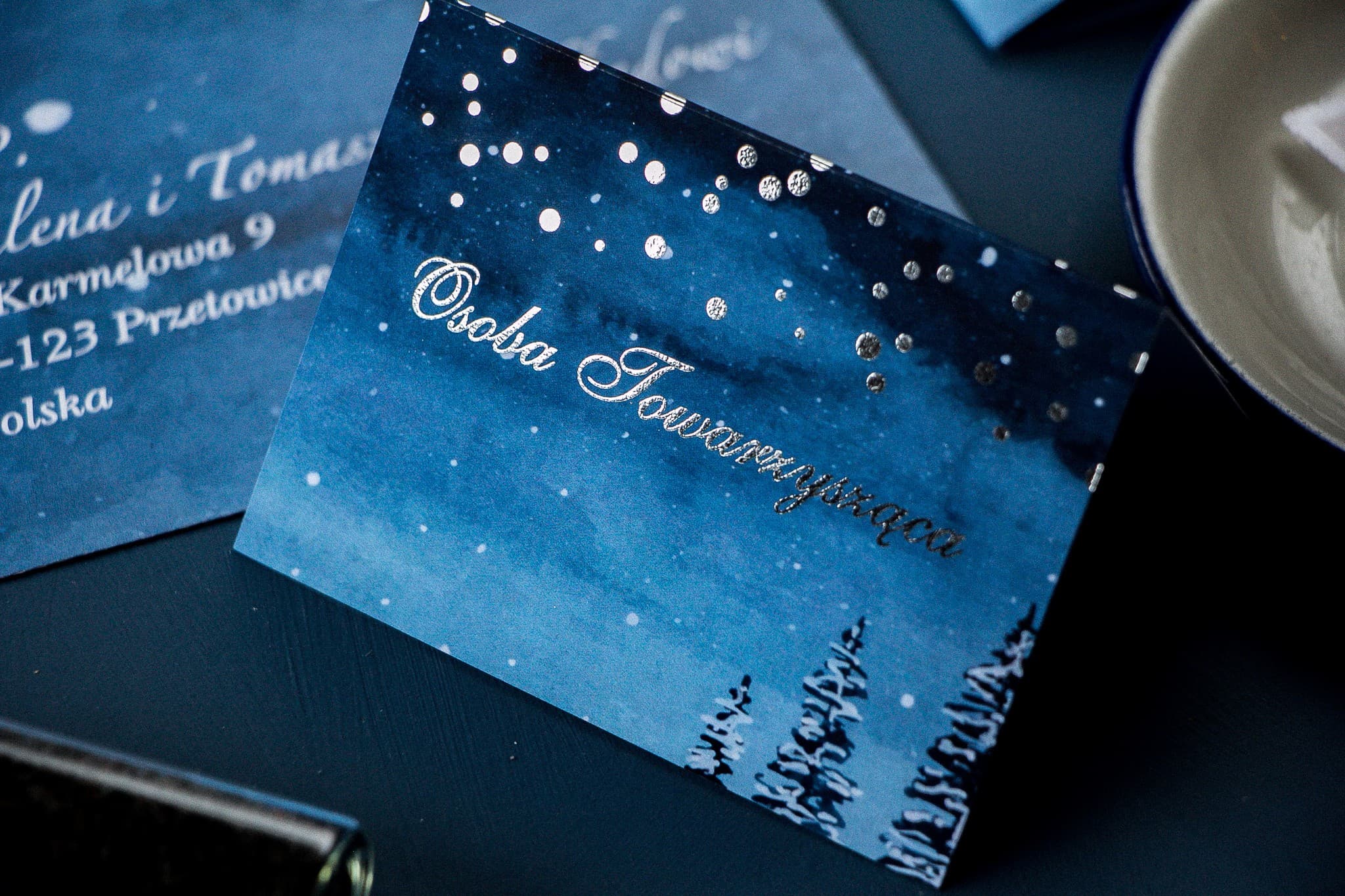 Winietki Ślubne Pastelowe nr 6 – Srebrzone Wizytówki na Stół w Stylu Glamour