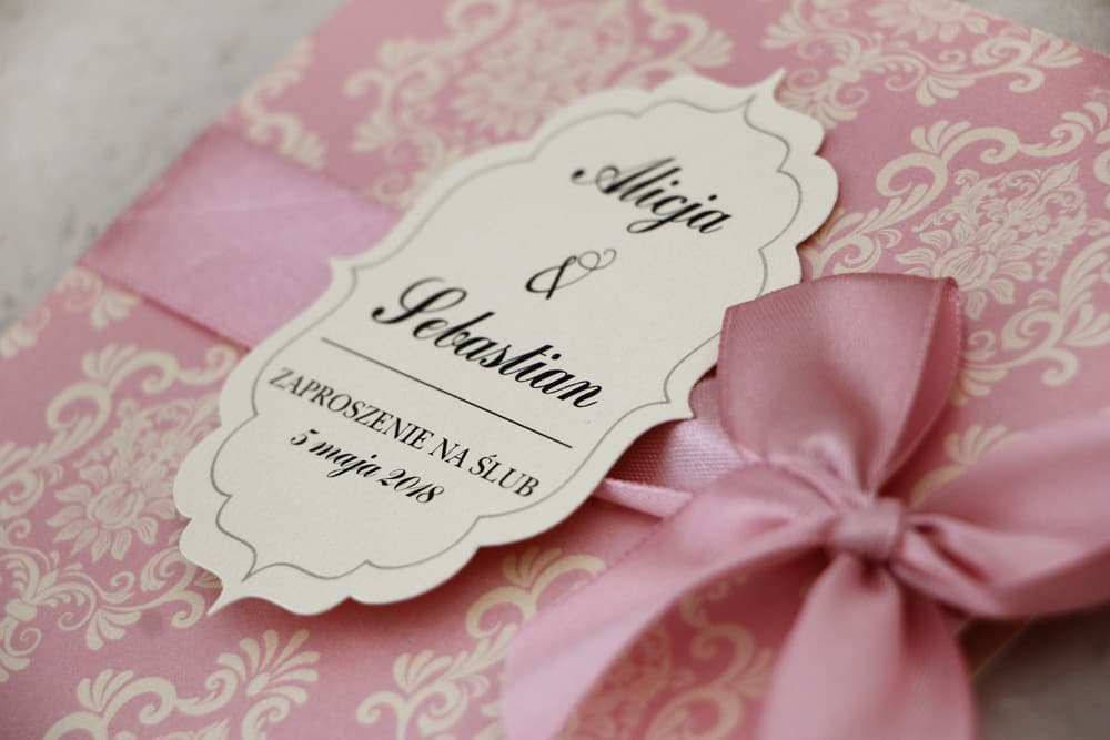 Eleganckie zaproszenia ślubne pudrowy róż z kokardką na perłowym papierze – Ornament nr 1 - 3
