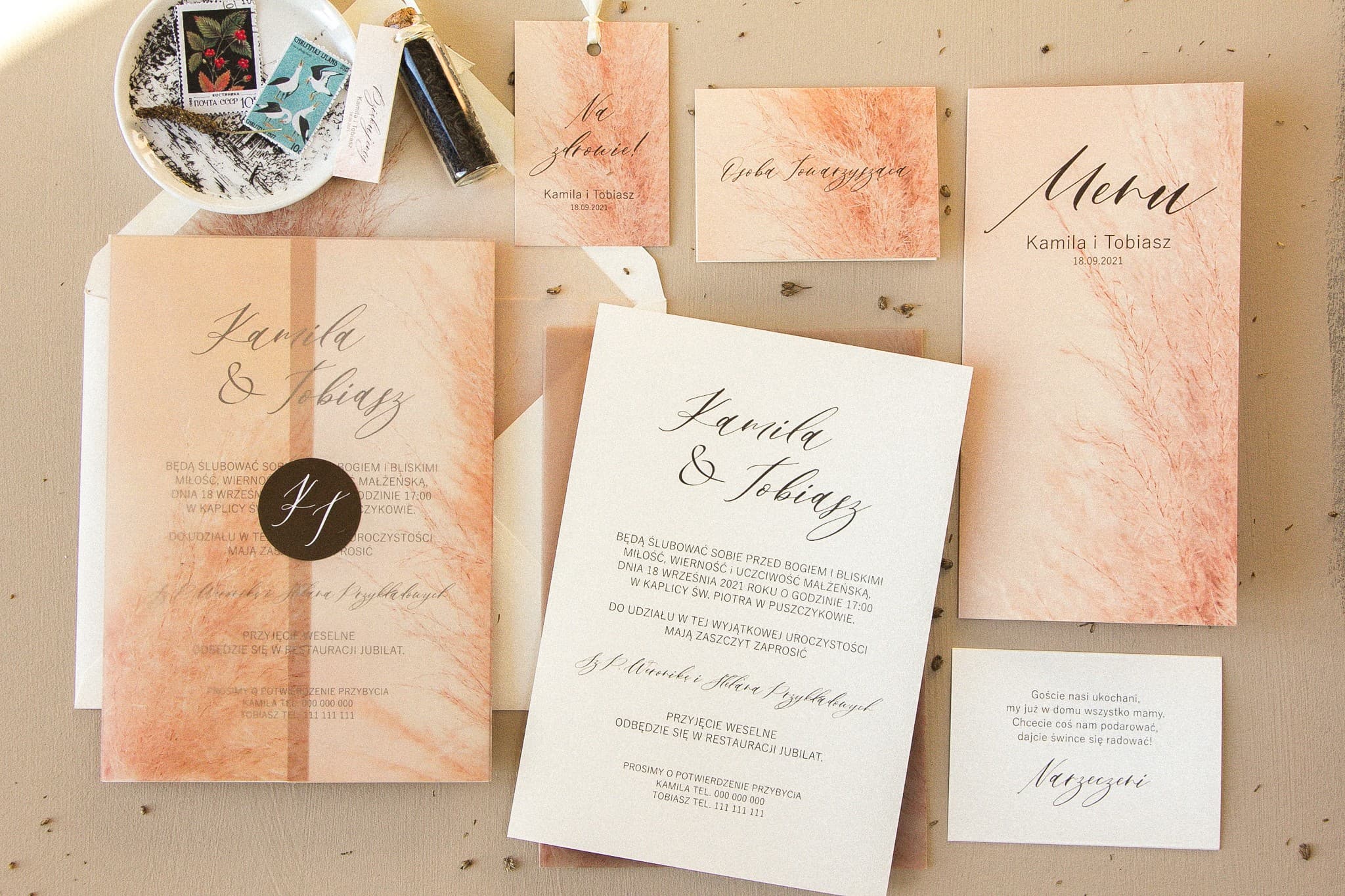 Zaproszenia ślubne boho na papierze ecru z trawą pampasową i kalką – Opal nr 1 - 2