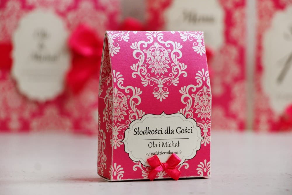 Personalizowane pudełeczka z amarantową kokardką i ornamentem | Podziękowania dla gości weselnych | Ornament nr 5