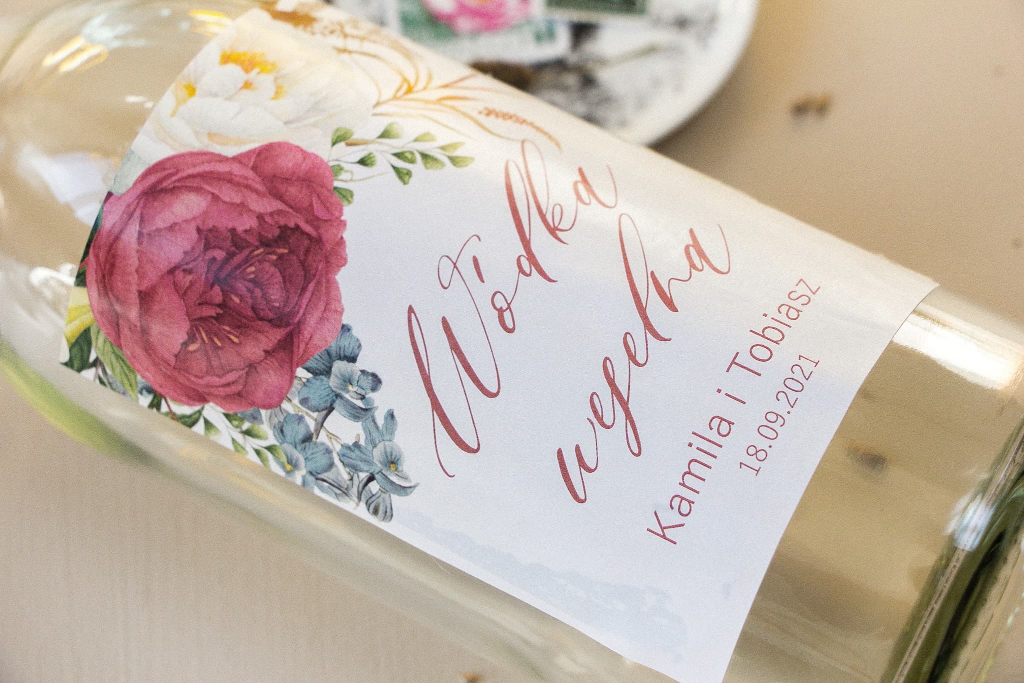 Etykiety na Wódkę Weselną z Piwoniami | Personalizowane Naklejki na Alkohol | Opal nr 10