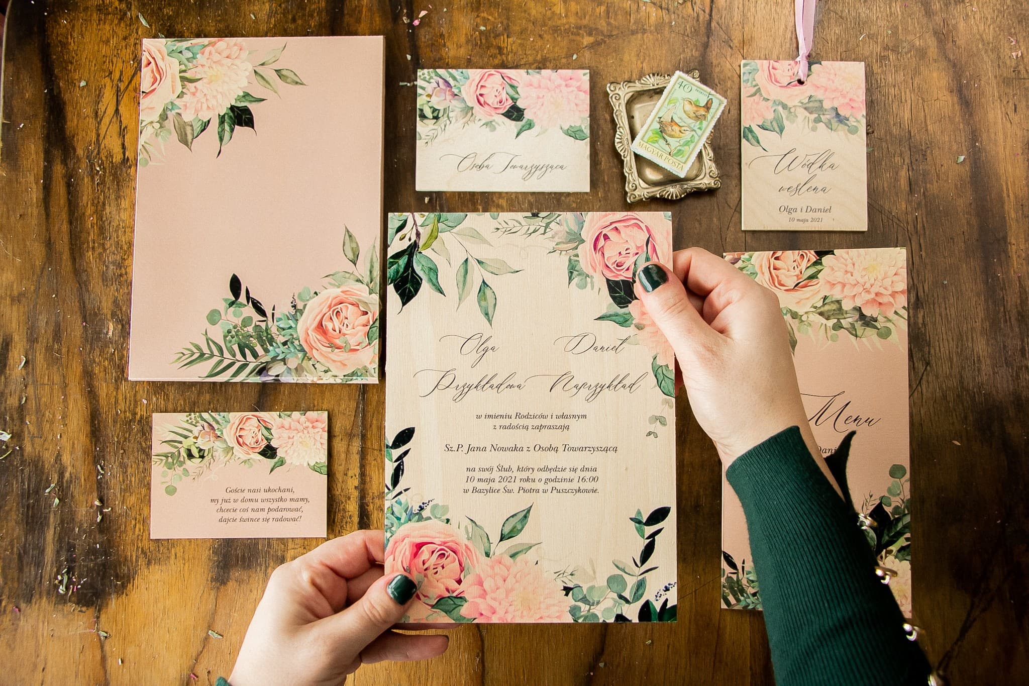 Zestaw Próbek Zaproszeń na Drewnie i Papeterii Ślubnej | Rustykalne Próbki Zaproszeń | Topaz nr 4