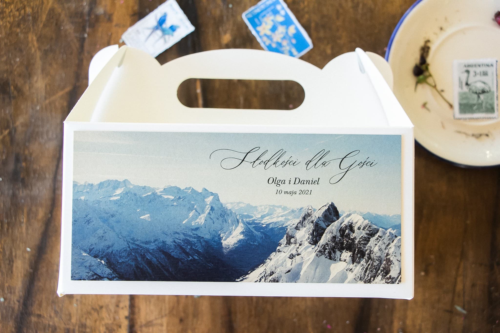 Pudełko na ciasto weselne z motywem gór | Personalizowane opakowanie dla gości | Topaz nr 1