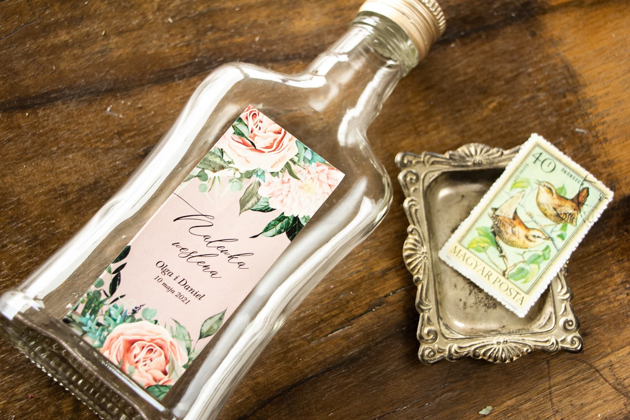 Buteleczki na nalewkę podziękowania dla gości z różowymi piwoniami Topaz nr 4