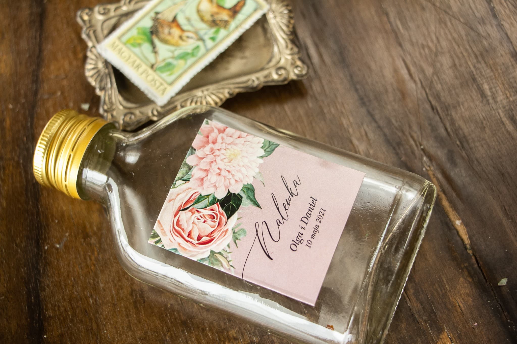 Buteleczki na nalewkę podziękowania dla gości z różowymi piwoniami Topaz nr 4 - 3