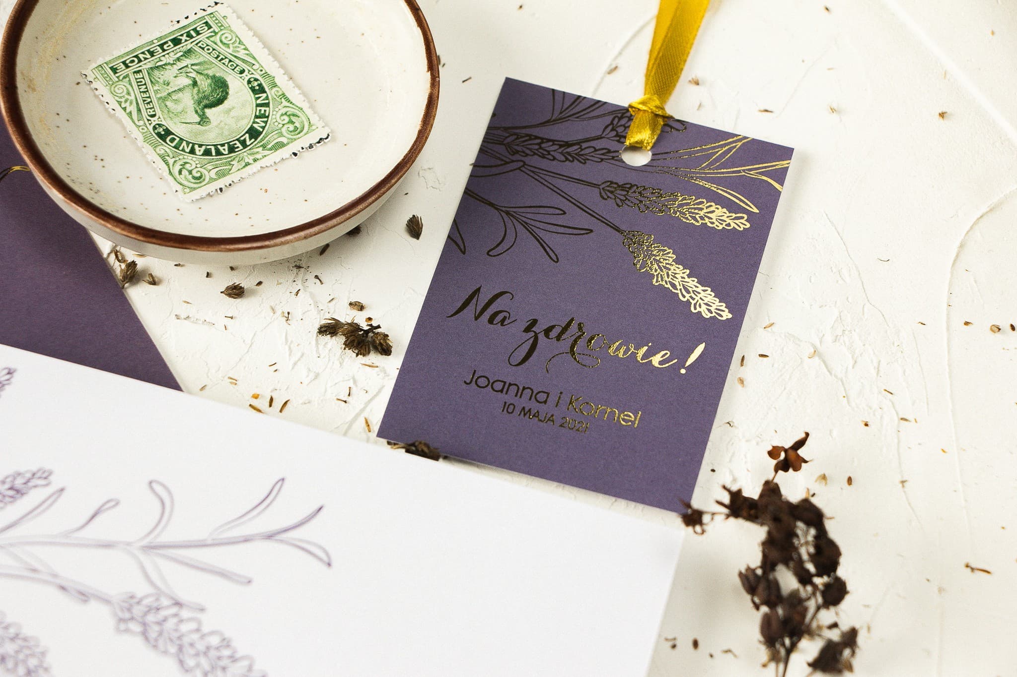 Złocone Zawieszki na Wódkę z Lawendą | Eleganckie Etykiety na Alkohol Weselny | Pattern nr 3