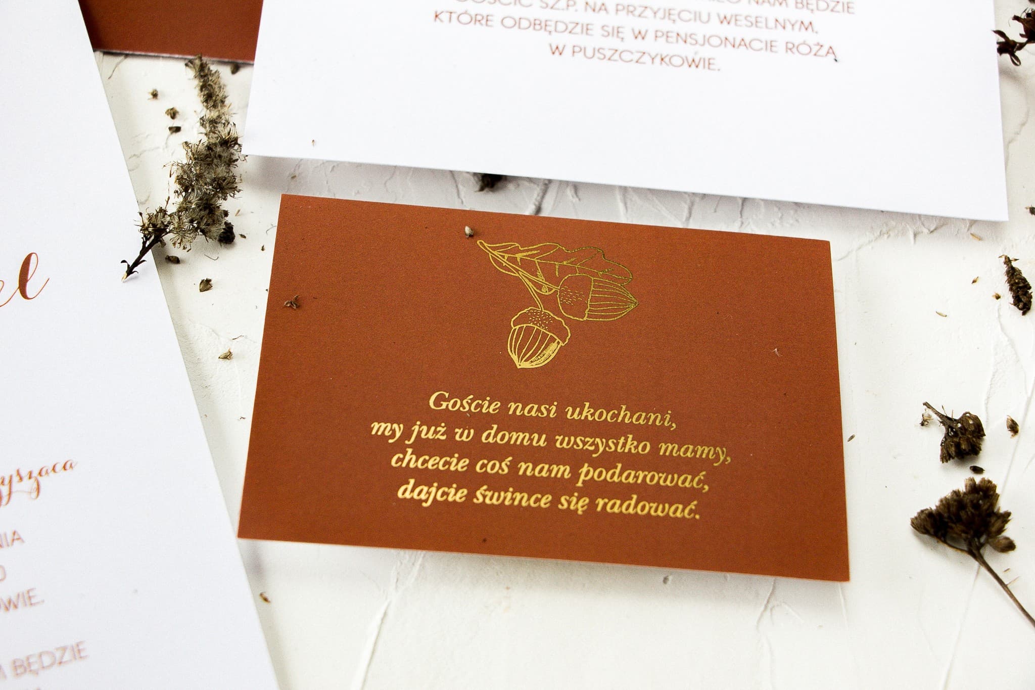 Złocone Bileciki do Zaproszeń Ślubnych z Żołędziami | Eleganckie Wkładki do Zaproszeń | Pattern nr 1