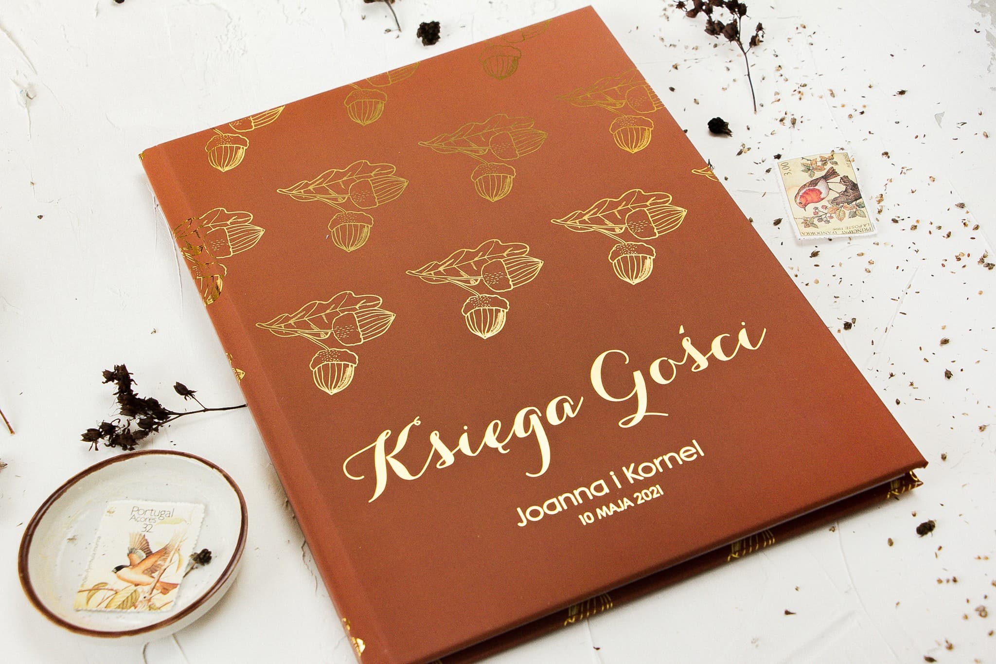 Brązowa Księga Gości Złocone Kwiaty, Personalizowana | Elegancka Pamiątka Ślubna A4 | Pattern Nr 1 - 2