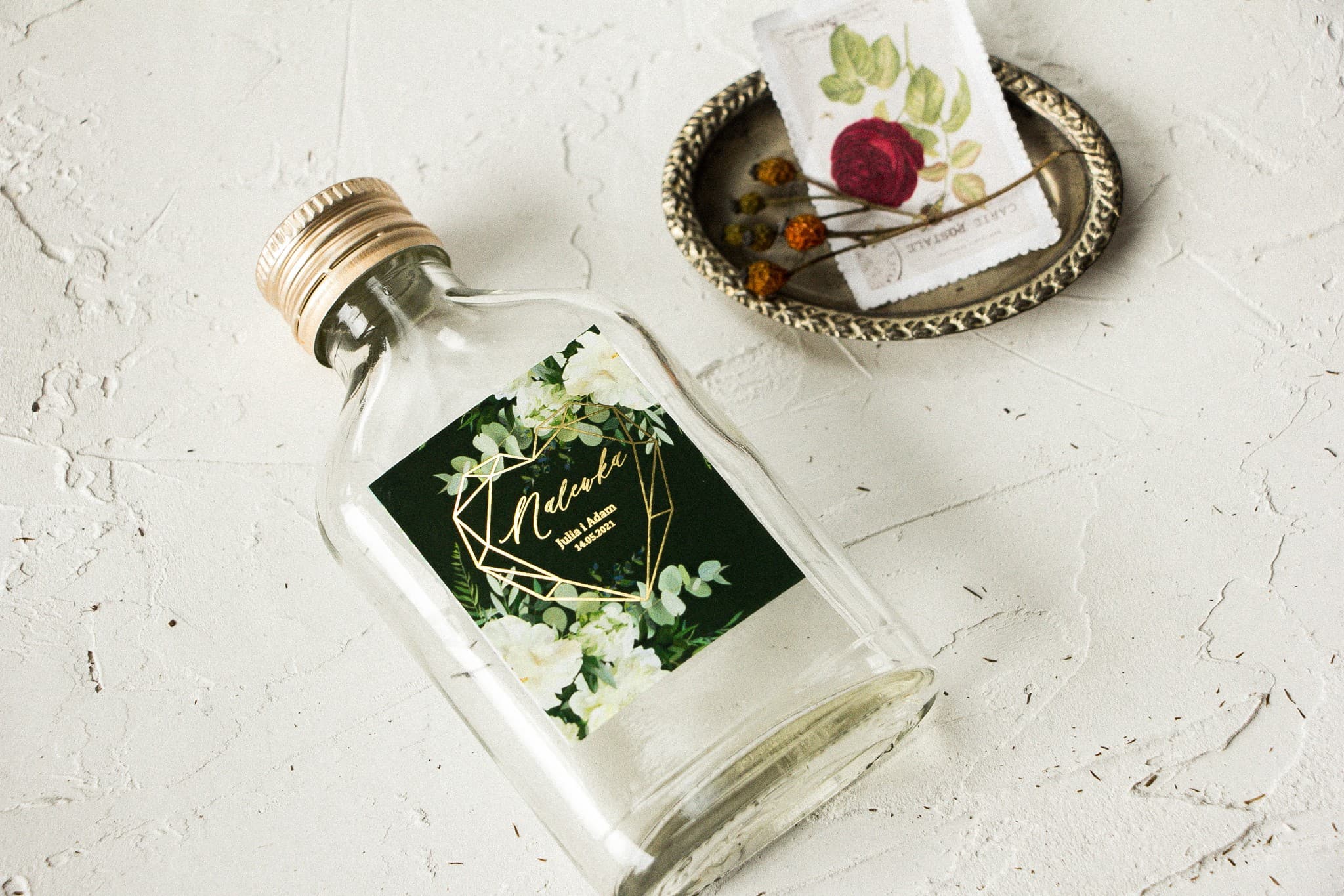 Buteleczki na nalewki to złocone podziękowania dla gości z piwoniami Szafirowe nr 6 - 2