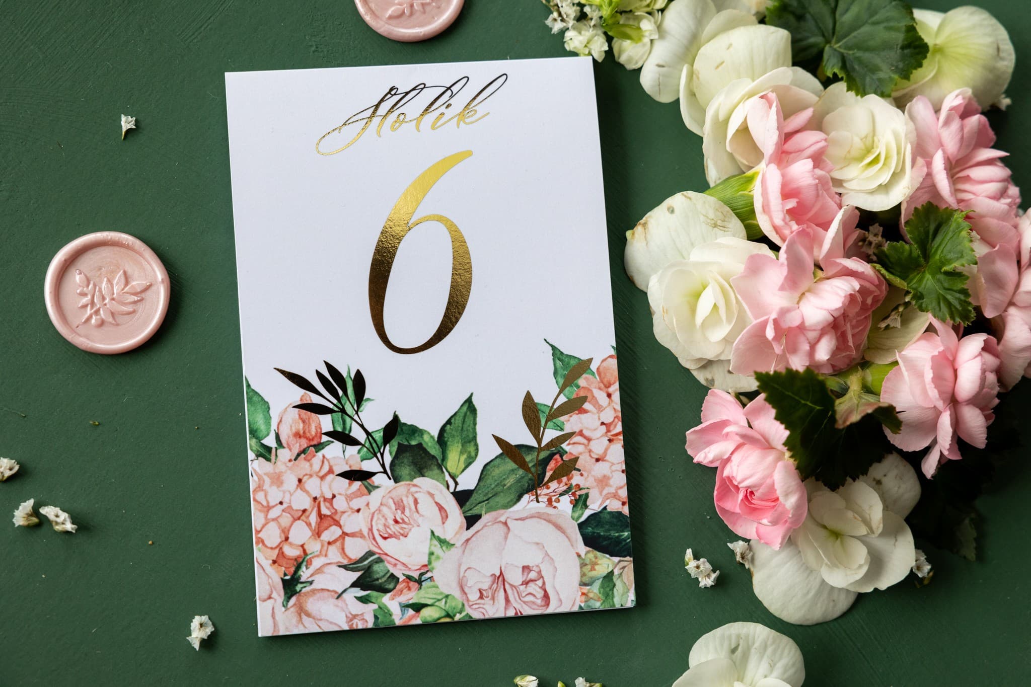 Złocone Numery na Stół Weselny Kwiaty Piwonie | Eleganckie Numerki Glamour | Rubin nr 10