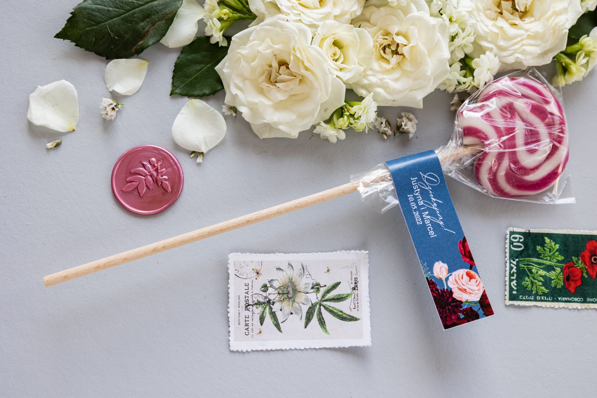 Lizaki na podziękowania dla gości z piwonią i dalią | Słodkie upominki weselne | Soft nr 6