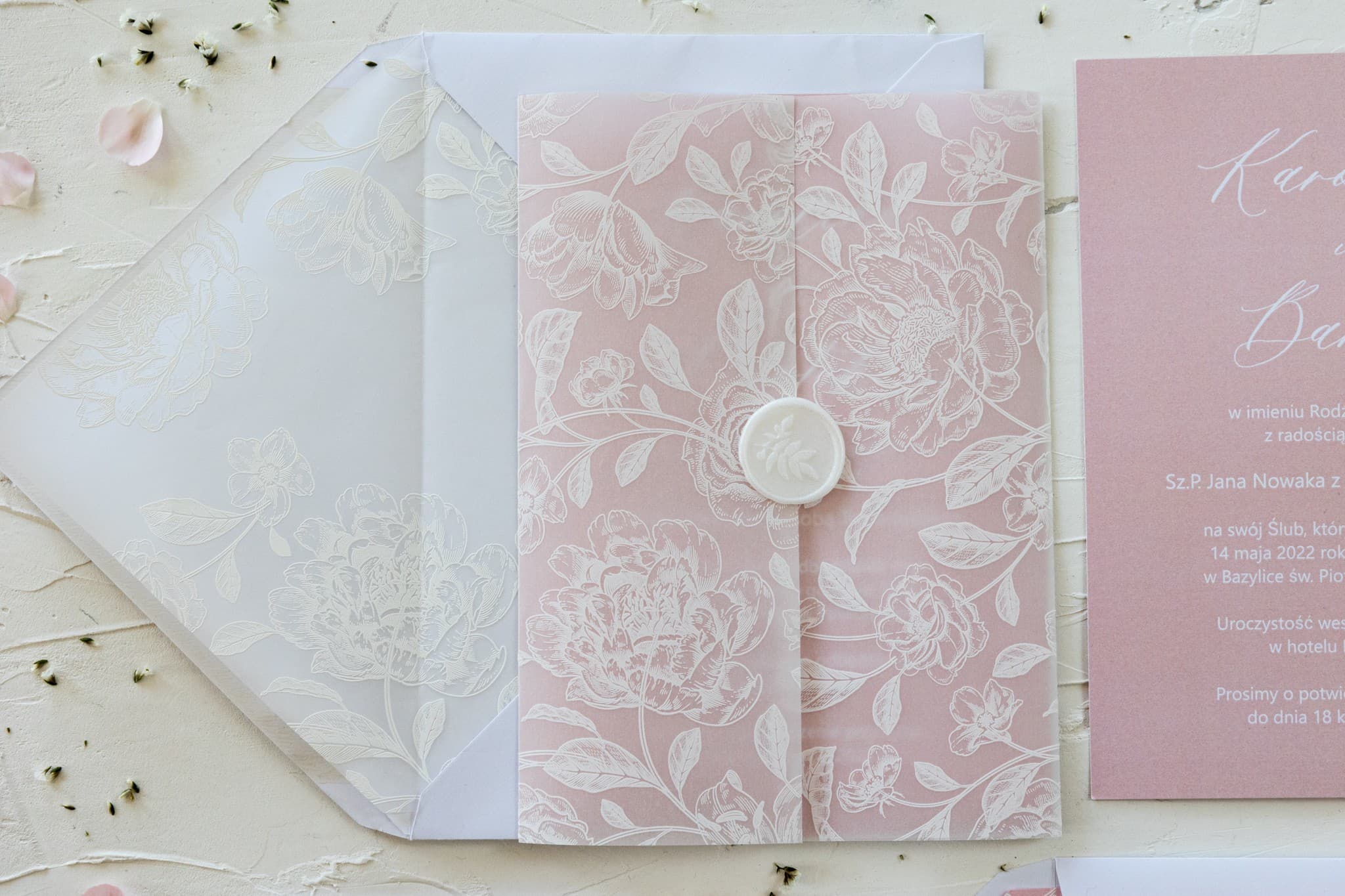 Zaproszenia ślubne glamour z kalką i piwoniami w pudrowym różu – Nefryt nr 1