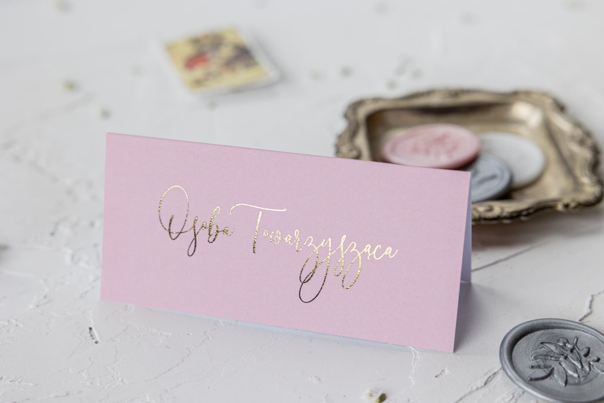 Winietki Ślubne Jaspis nr 3 – Złocone Wizytówki na Stół w Stylu Glamour