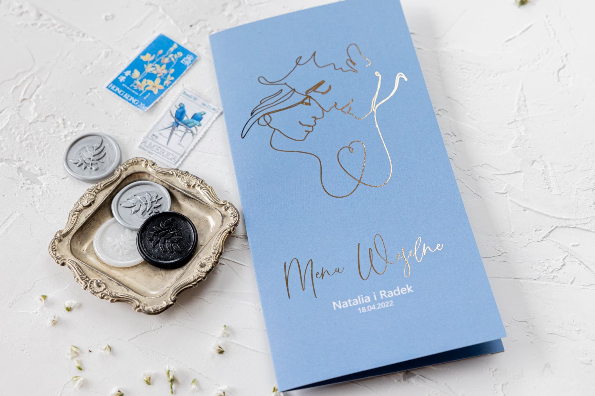 Eleganckie Menu Weselne Złocone Dusty Blue, Satynowe | Karta Dań na Stół Weselny | Jaspis nr 4