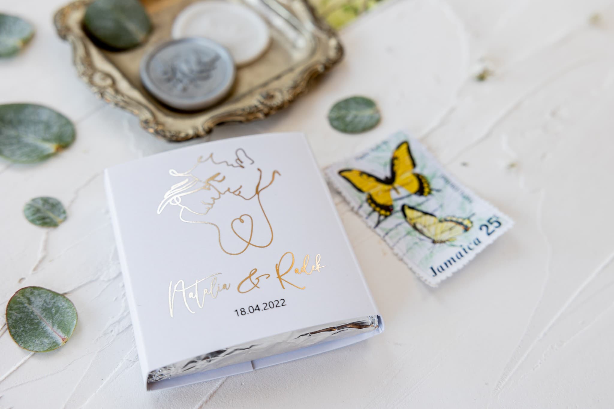 Eleganckie czekoladki ze złoceniem, personalizowane | Podziękowania dla gości weselnych | Jaspis nr 1