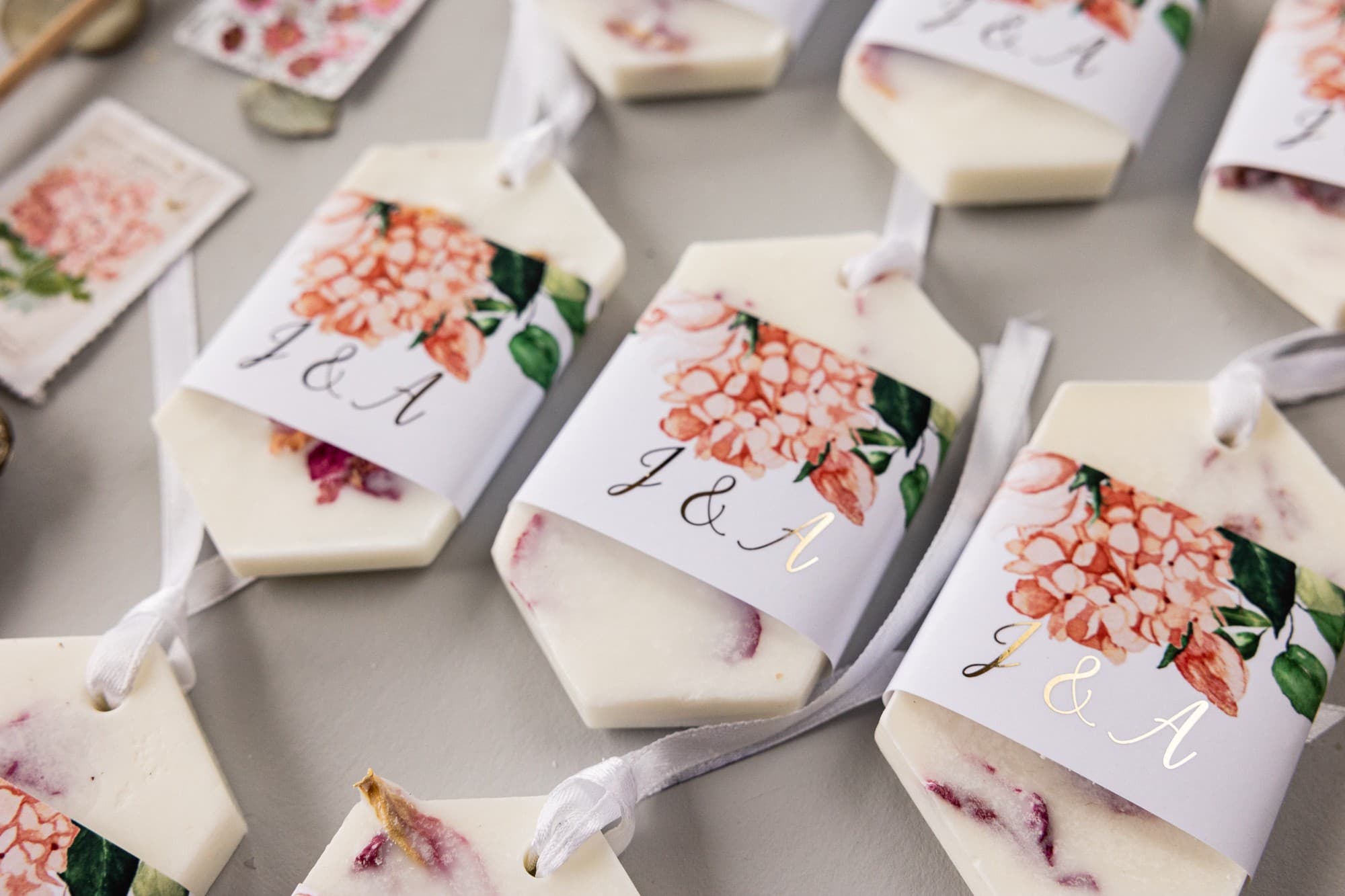 Podziękowania dla gości zawieszki sojowe z piwoniami i złoceniem - Rubin nr 10