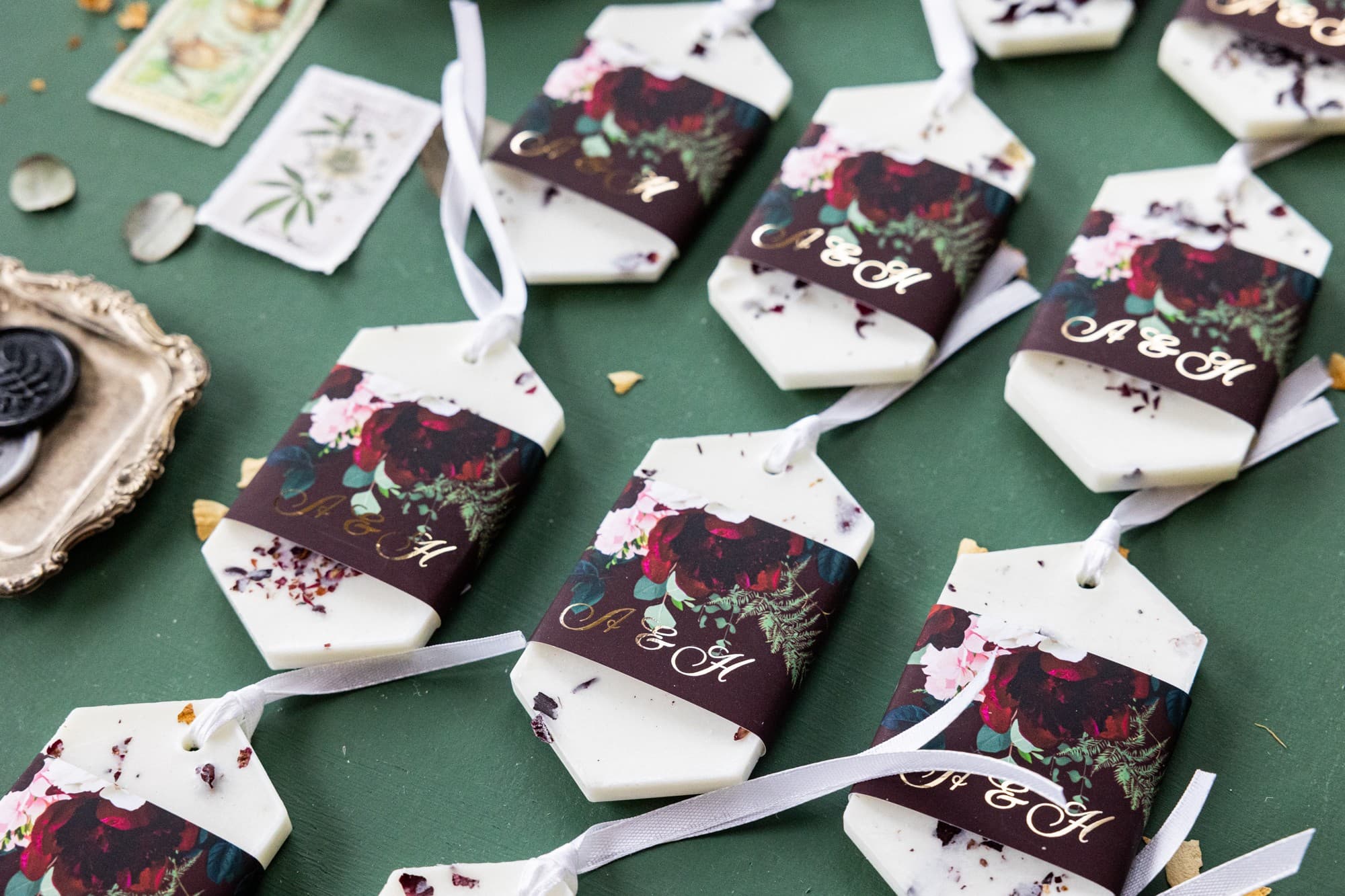 Zapachowe Zawieszki Sojowe z Kwiatami | Eleganckie Podziękowania dla Gości Weselnych | Szafirowe nr 9