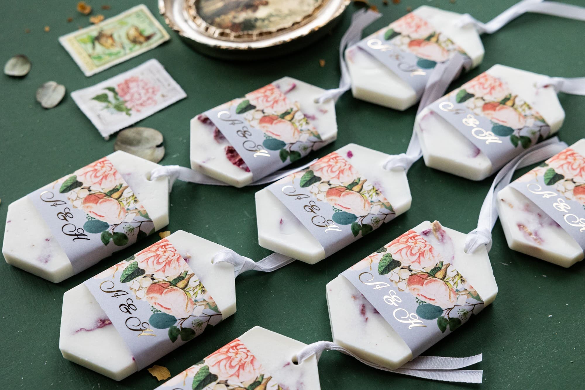 Eleganckie Zawieszki Sojowe z Różą, Inicjałami | Podziękowania dla Gości Weselnych | Szafirowe nr 2 - 2