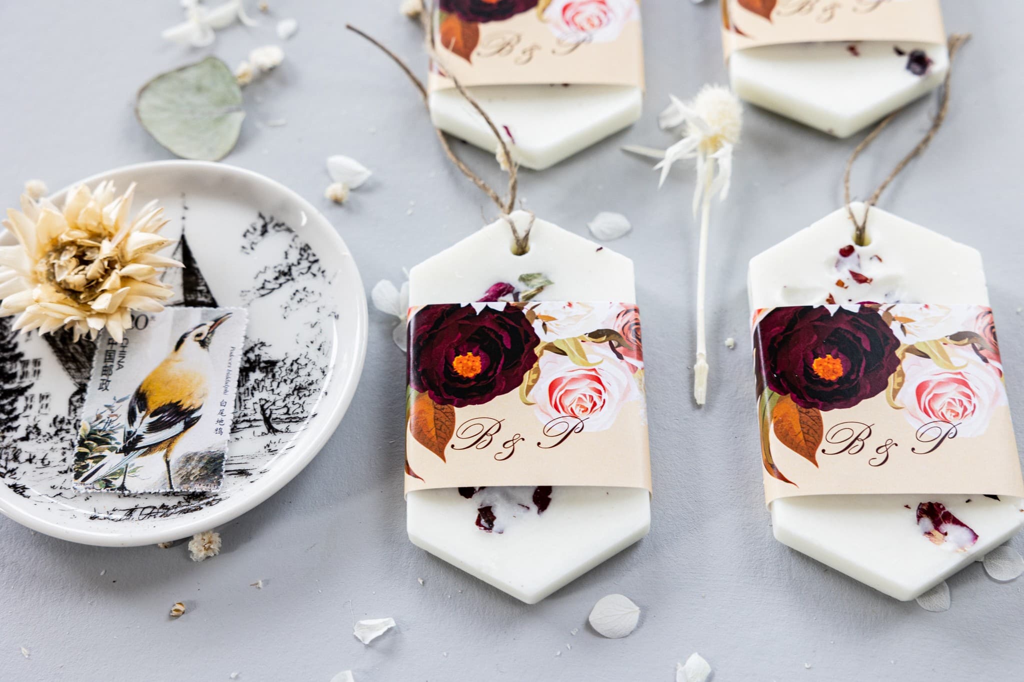 Pachnące Podziękowania dla Gości Zawieszki Sojowe z Dalią | Upominki Weselne Zapachowe | Korani nr 2 - 2