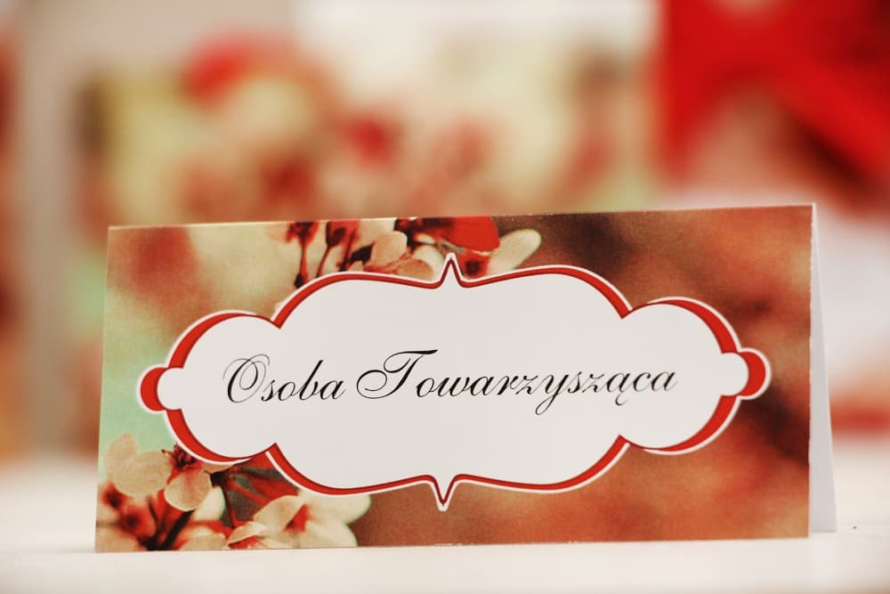 Winietki Ślubne Felicja nr 8 – Wizytówki na Stół z Motywem Jesiennych Kwiatów Wiśni