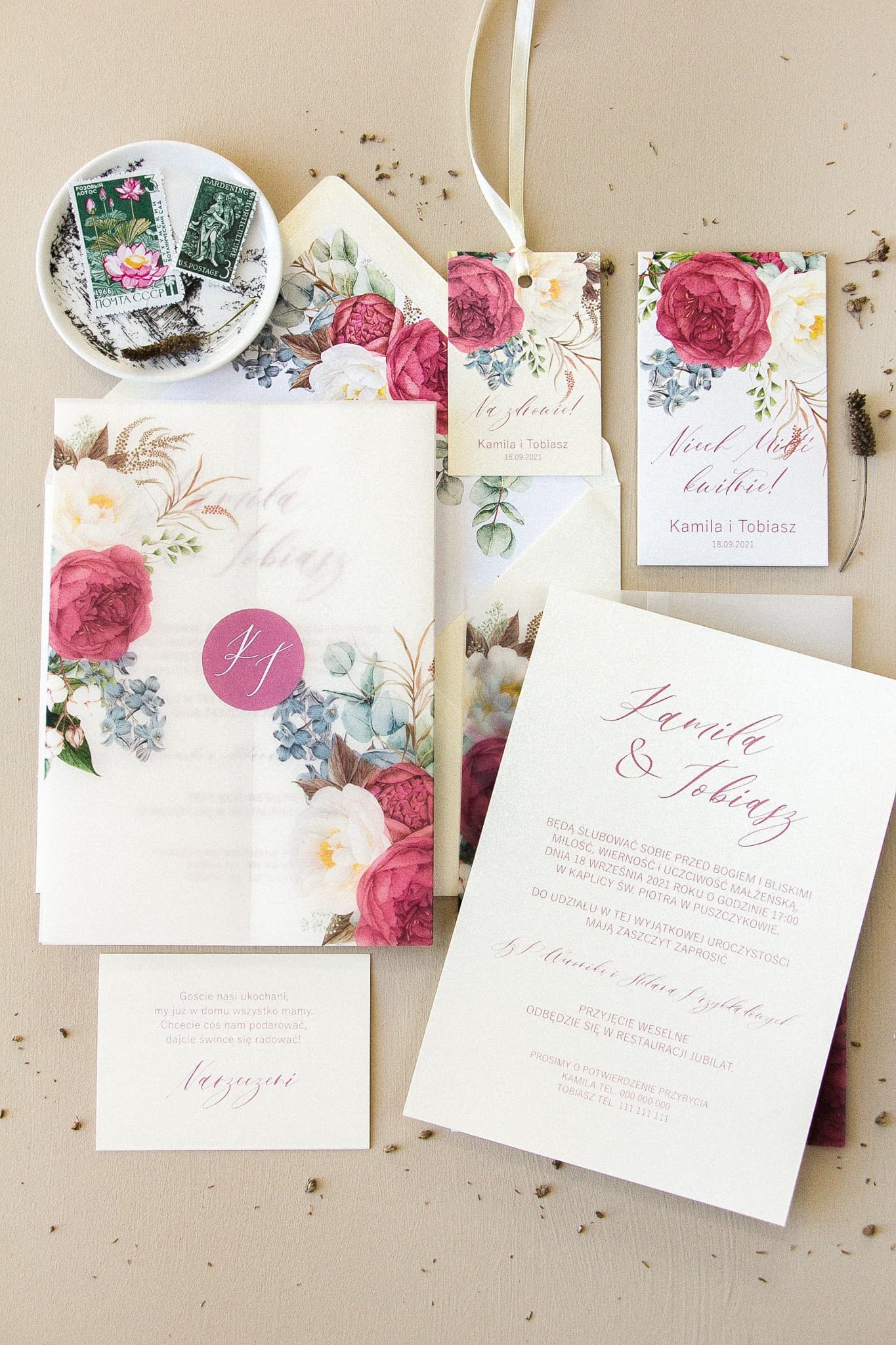 Zaproszenia ślubne botaniczne z różowymi piwoniami i eukaliptusem w kalce Opal nr 10