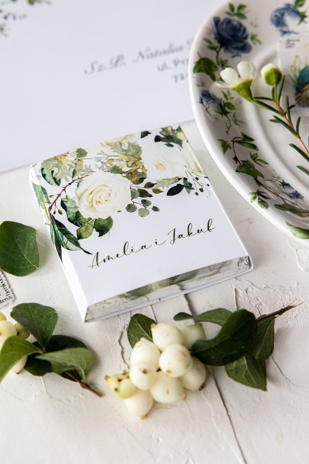Czekoladki z personalizacją Białe Róże Eukaliptus | Podziękowania dla Gości Ślubne | Korani nr 12