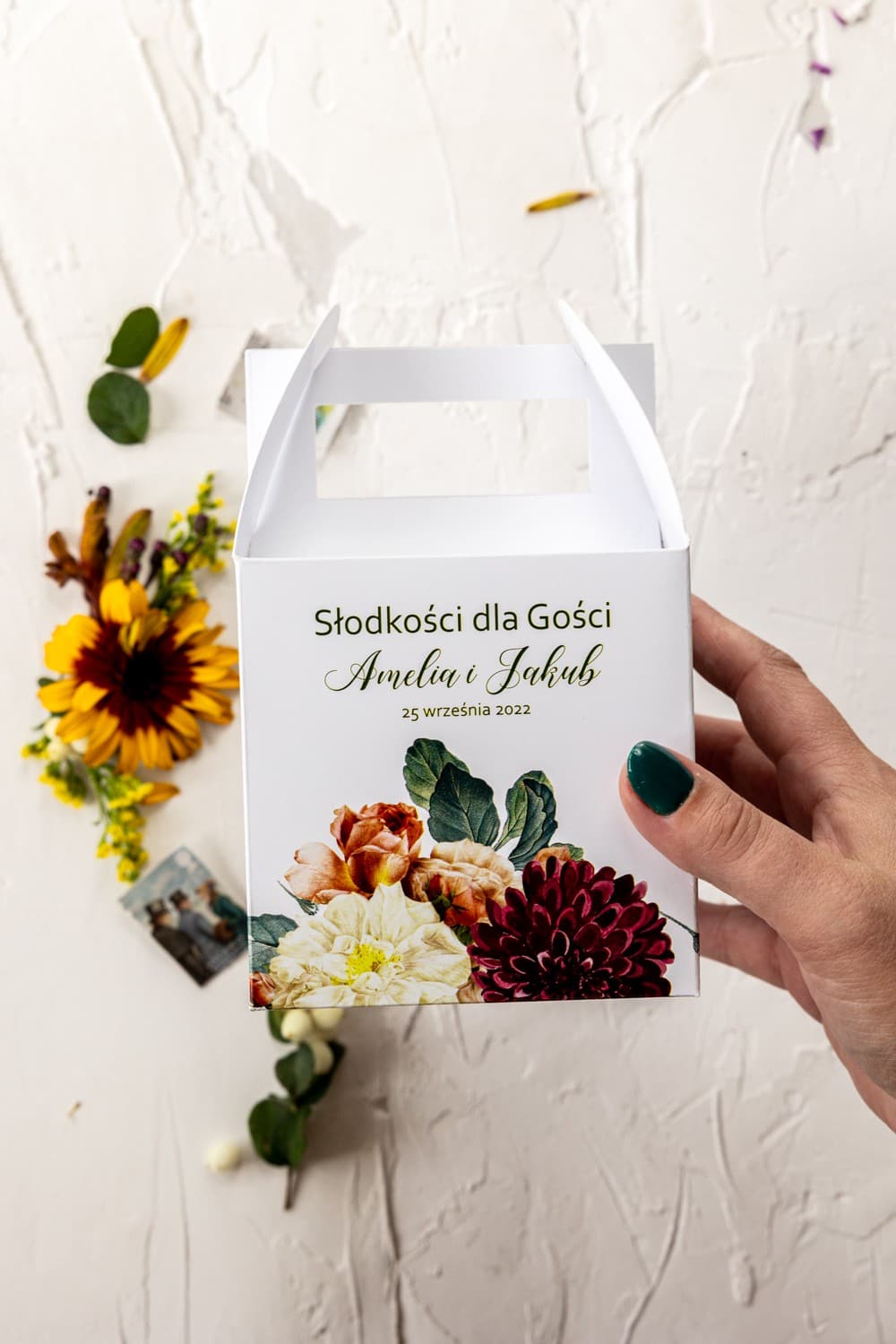 Pudełko na ciasto z rączką, burgundowe kwiaty | Personalizowane podziękowania dla gości weselnych | Korani nr 13
