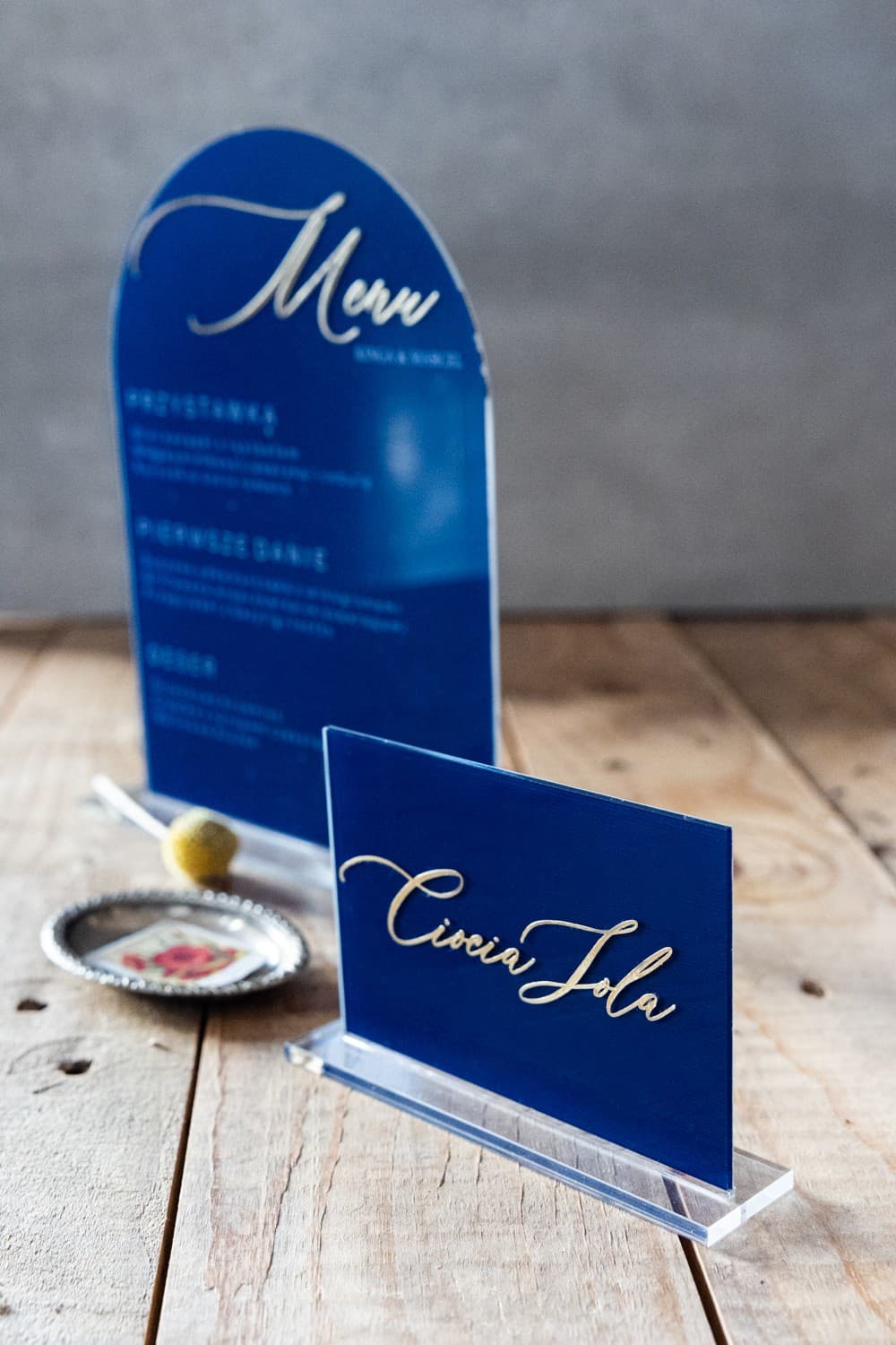Stojące Menu Weselne na Pleksi Granatowe Złocone | Eleganckie Menu na Stół Weselny | Dalia nr 5 - 3