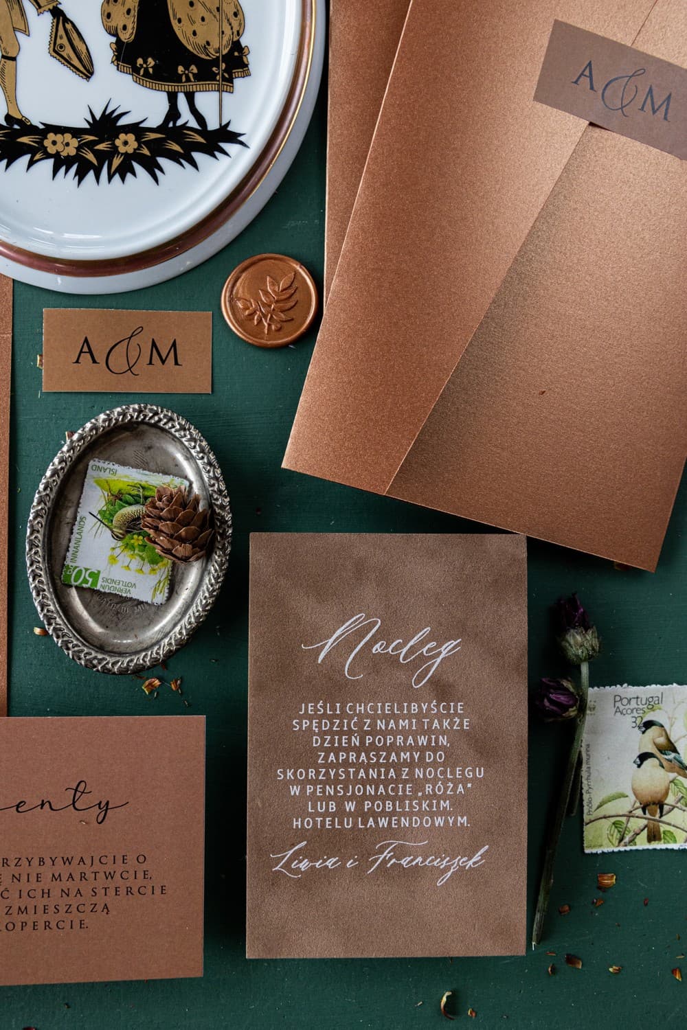 Welurowe Bileciki z Podziękowaniem dla Gości, Biały Nadruk | Nowoczesne Zawieszki Ślubne | Modern nr 1 - 2