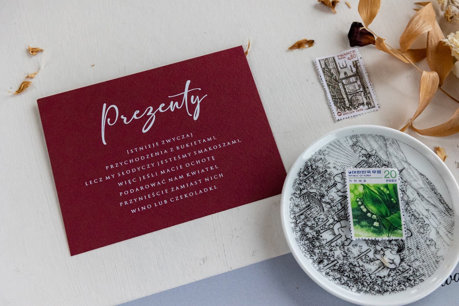 Szafirowe Bileciki z białym nadrukiem na prezenty | Podziękowania dla Gości Weselnych | Szafirowe nr 10