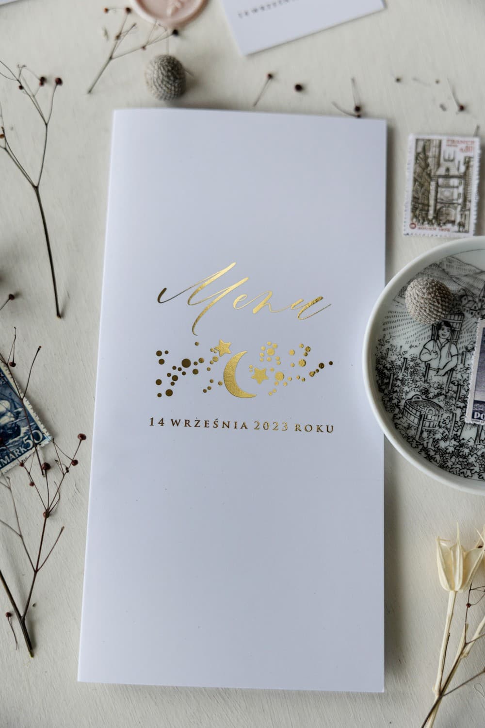 Eleganckie Menu Weselne Złocone z Gwiazdkami | Biało-Złota Karta Menu na Stół | Simple nr 3