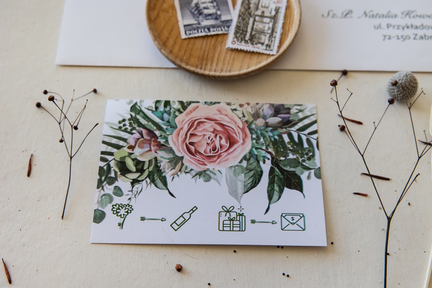 Bilecik z piwoniami, personalizowana wkładka informacyjna | Bileciki do zaproszeń ślubnych | Korani nr 11