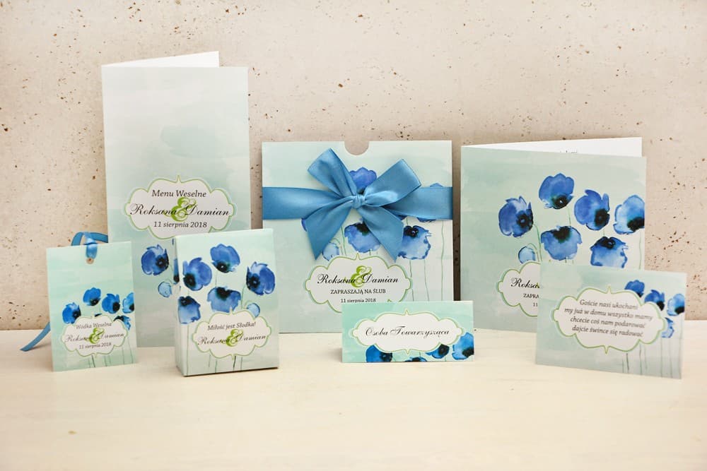 Zaproszenia ślubne boho z chabrowymi makami na miętowym tle, z tasiemką – Felicja nr 18 - 2