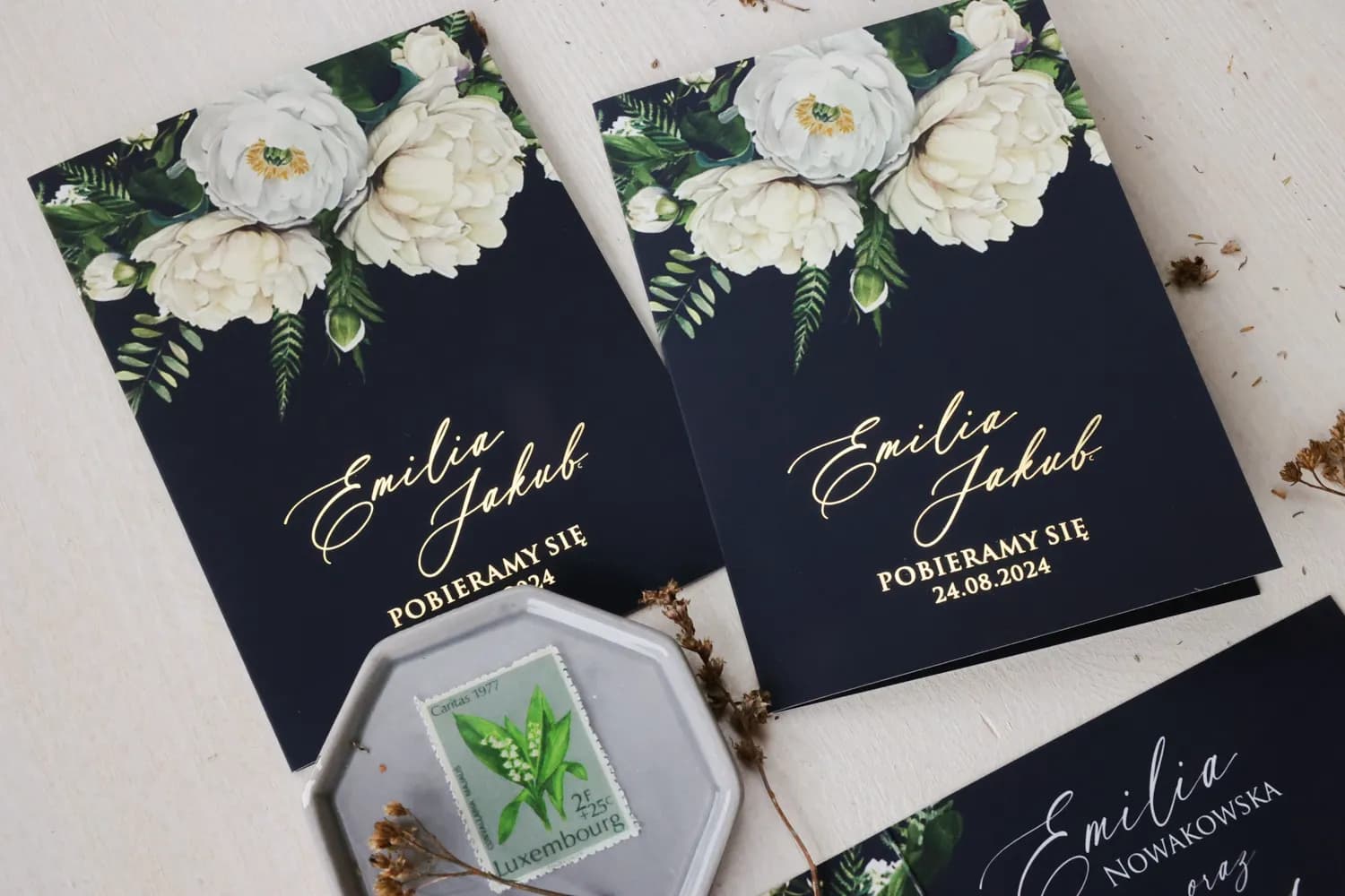 Zaproszenia ślubne glamour granatowe z akwarelowymi kwiatami i złoceniem – Ruskus nr 3 - 2