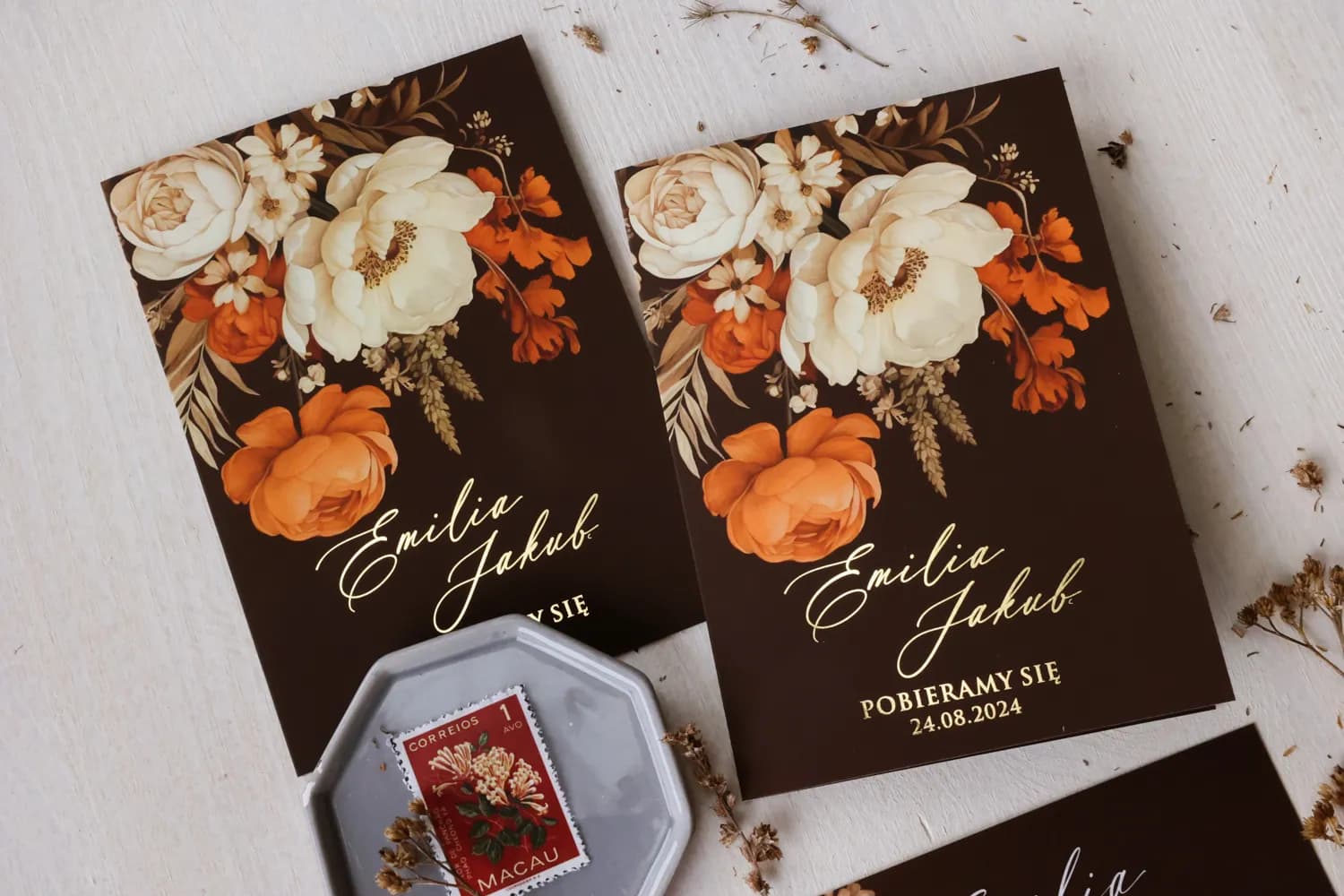 Zaproszenia ślubne brązowe ze złoceniem i ciepłymi kwiatami – Ruskus nr 4 - 3