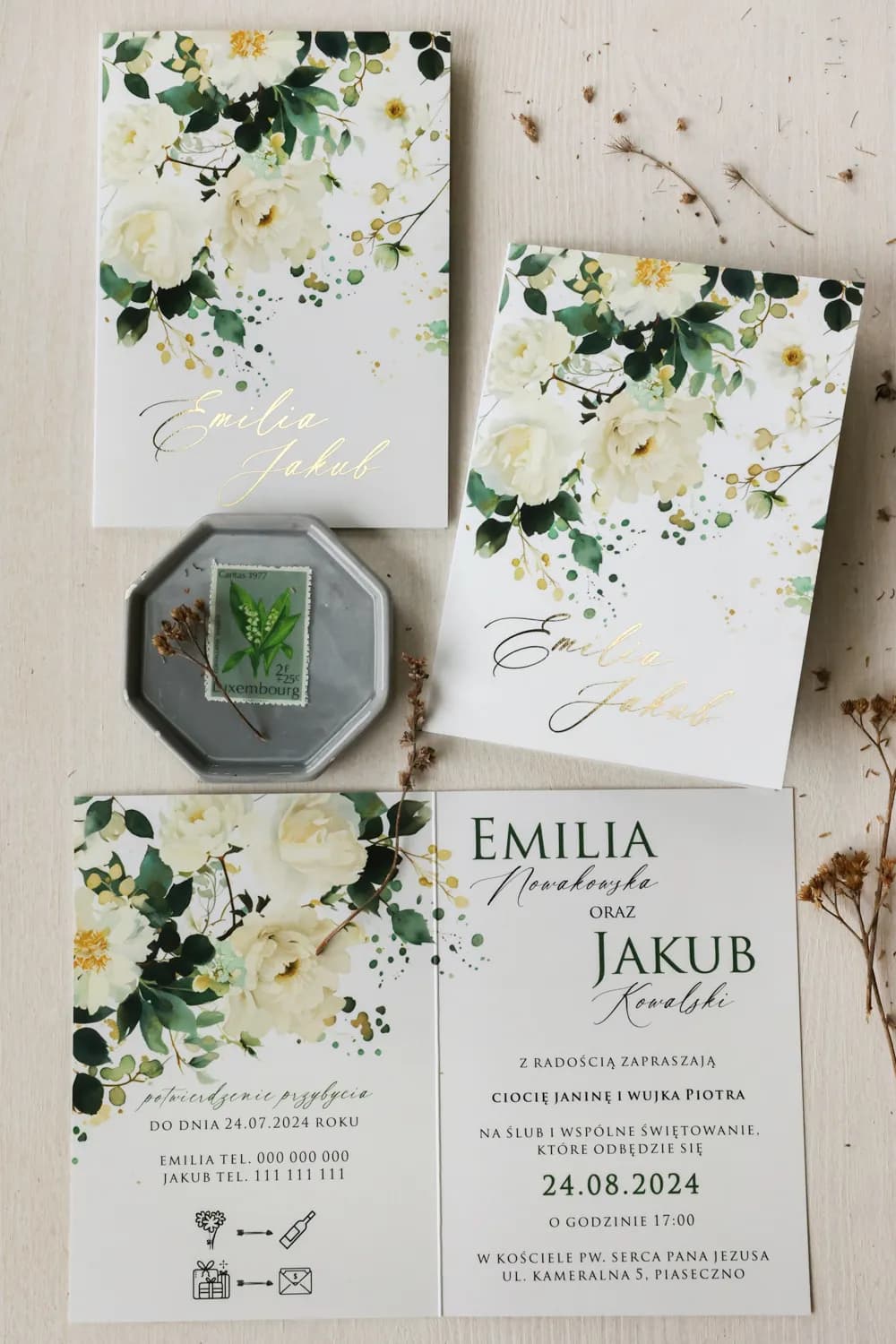 Zaproszenia ślubne botaniczne z białymi kwiatami i złoceniem Ruskus nr 5