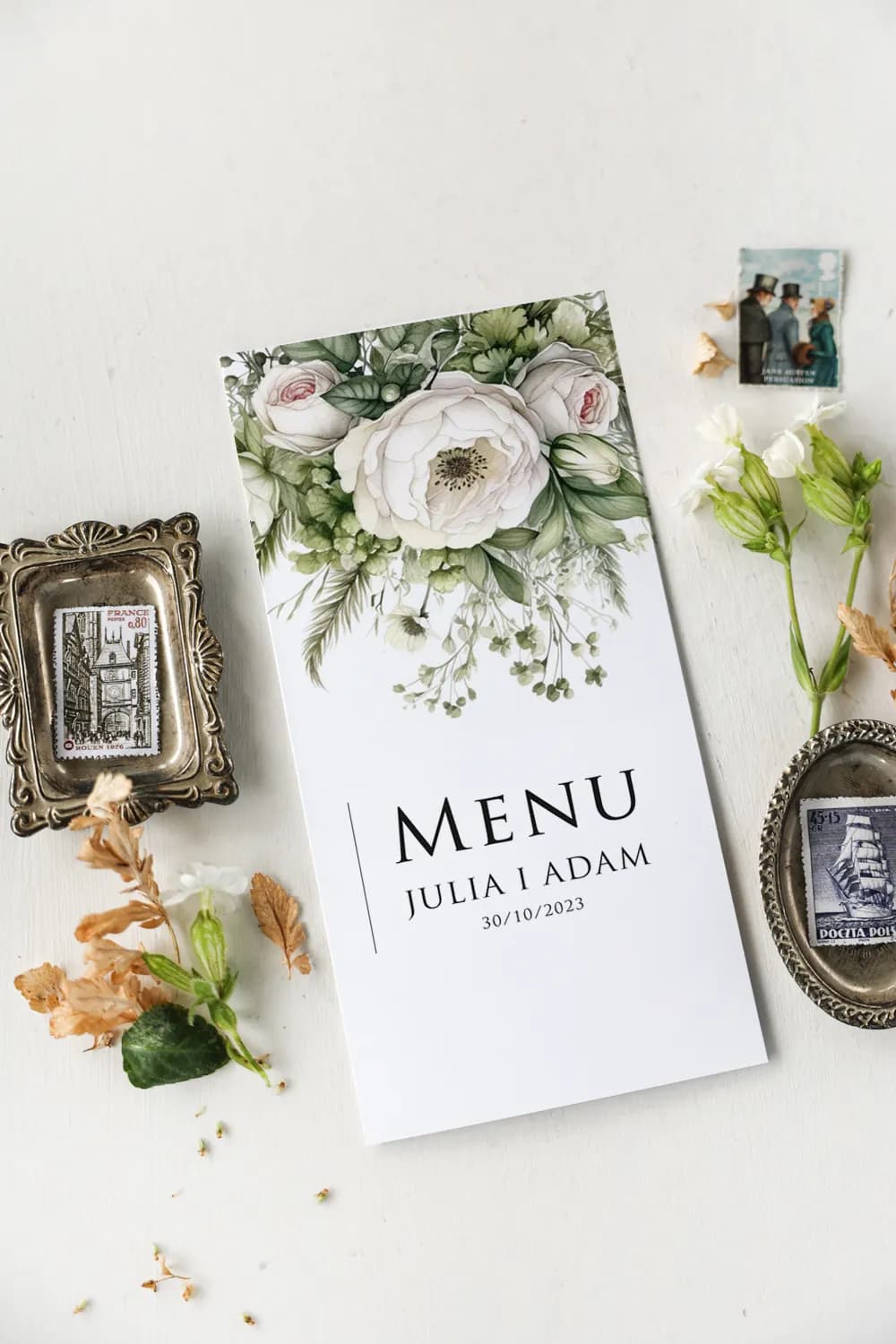 Eleganckie menu weselne z białymi różami, personalizowana karta dań | Menu Ślubne na Stoły | Impresja nr 3