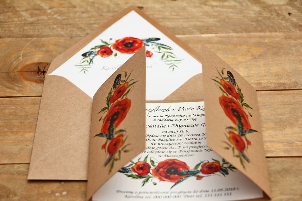Rustykalne zaproszenia ślubne z makami i piórami – Owoce Leśne nr 6