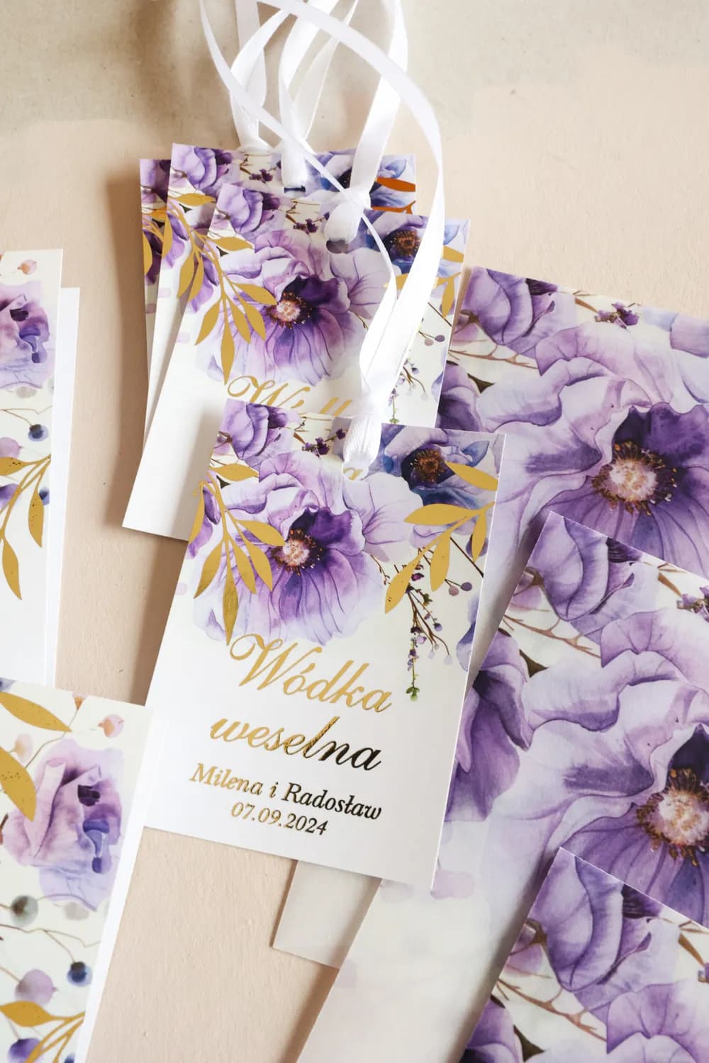 Złocone Zawieszki na Wódkę Fioletowe Kwiaty | Eleganckie Zawieszki na Alkohol Ślubne | Rubin nr 15 - 2