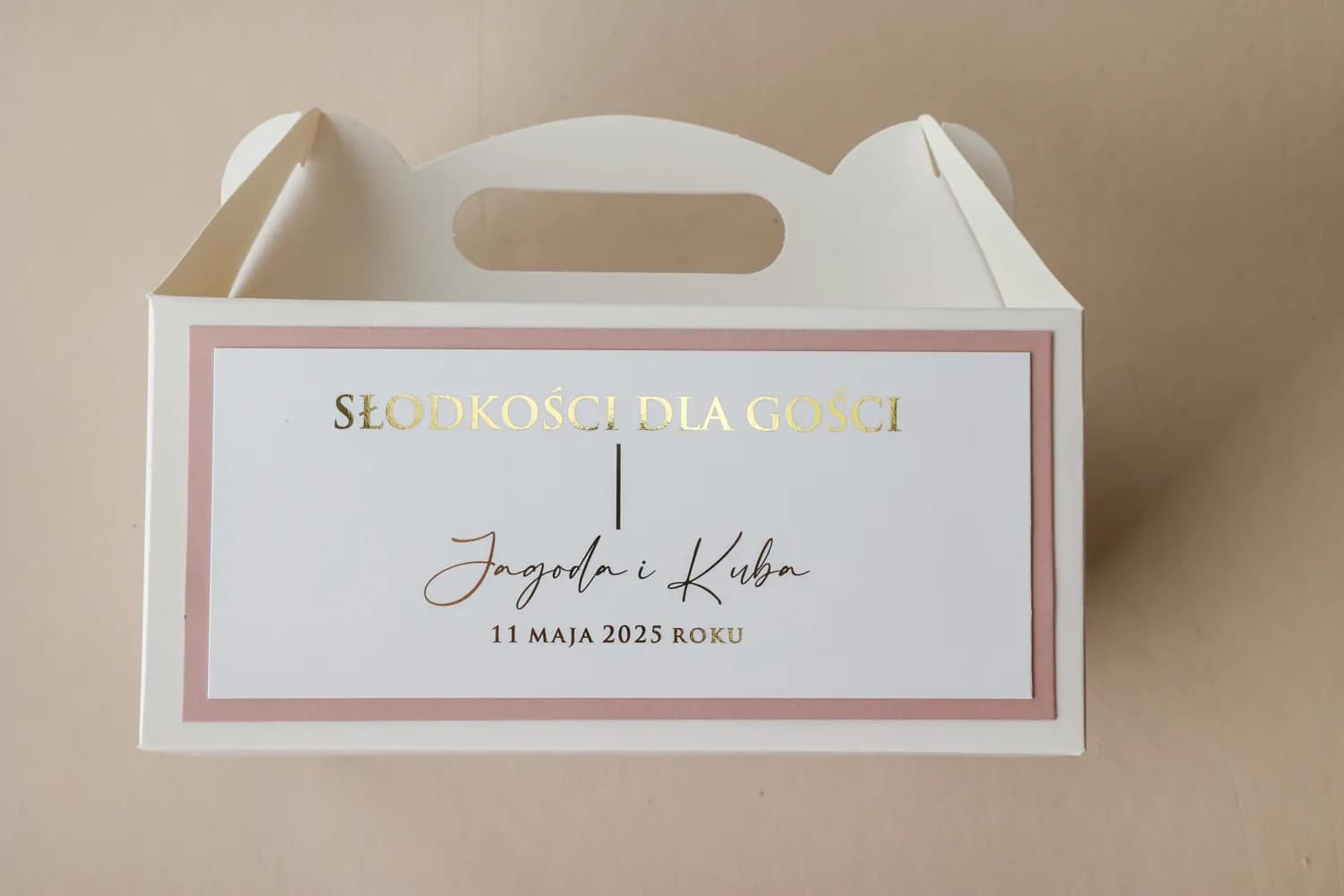 Eleganckie pudełka na ciasto weselne z rączką, biało-różowe ze złoceniem | Personalizowane podziękowania | Avril nr 12