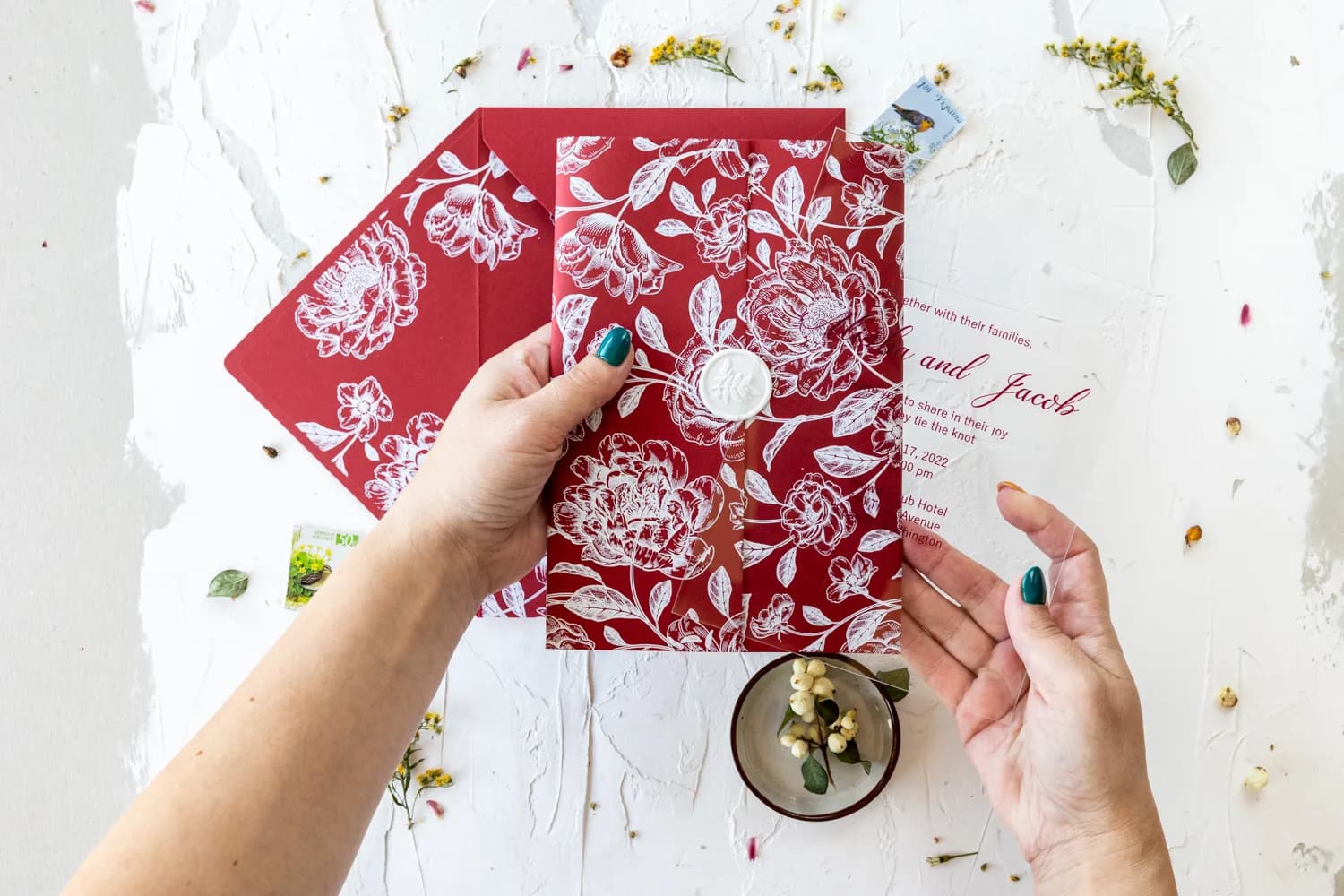 Zaproszenia na Wesele PR31 – Szklane Karty w Stylu Glamour z Czerwoną Kopertą