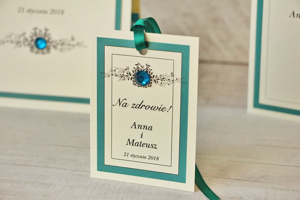 Eleganckie Zawieszki na Wódkę Weselną Szmaragdowe z Koronką i Cyrkonią | Etykiety i Przywieszki na Alkohol | Z Koronką nr 5