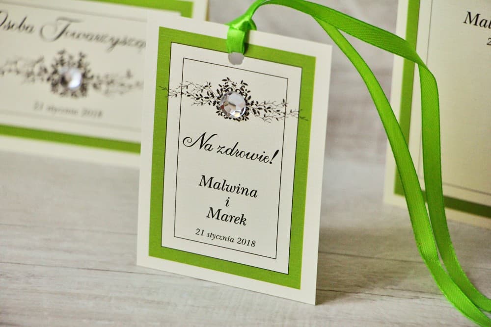 Eleganckie Zawieszki na Alkohol z Koronką, Cyrkonią i Zieloną Tasiemką | Zawieszki na Wódkę Personalizowane | Z Koronką nr 6