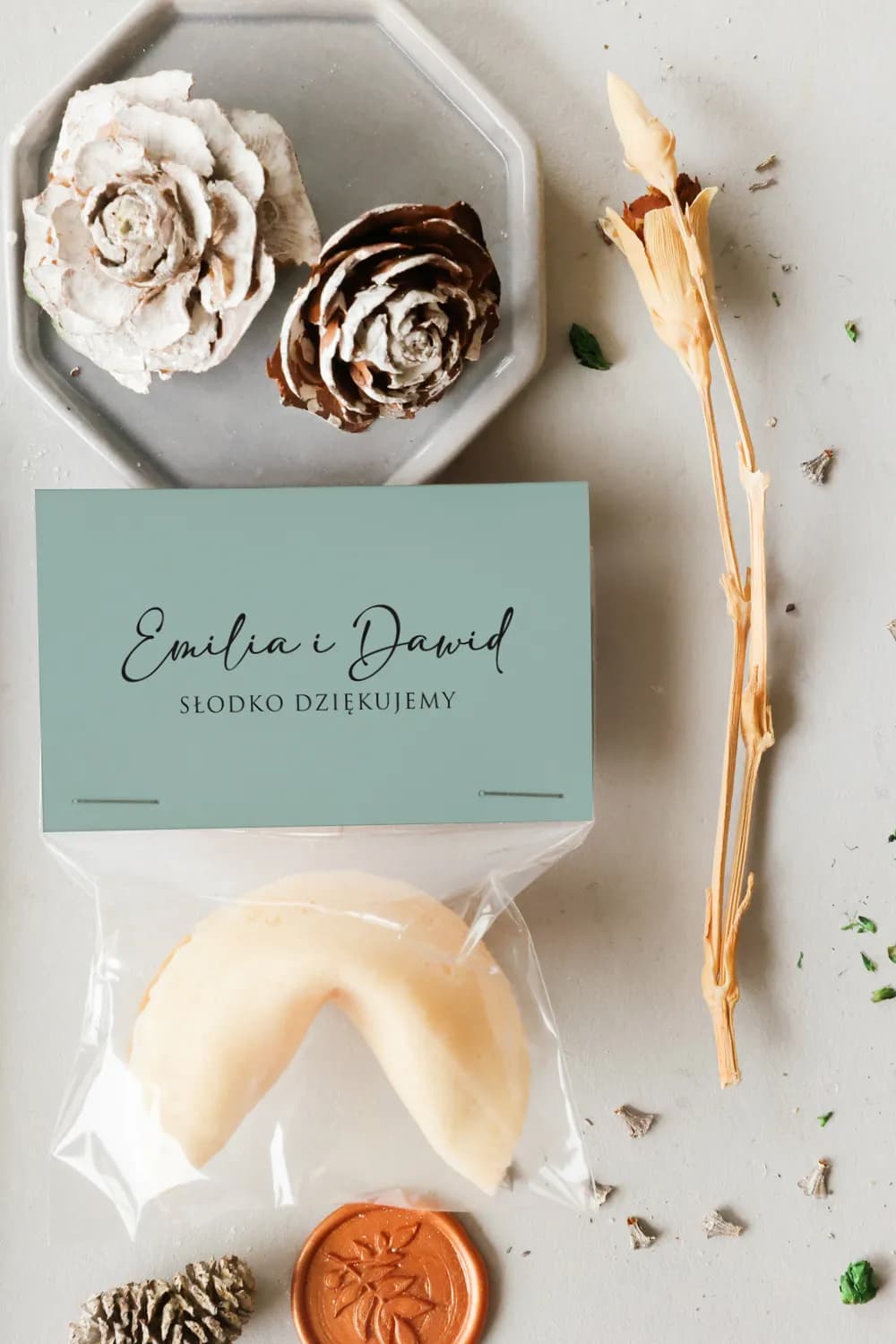 Błękitne ciasteczka z wróżbą, personalizowane etykiety | Oryginalne podziękowania dla gości weselnych | Cejla nr 1