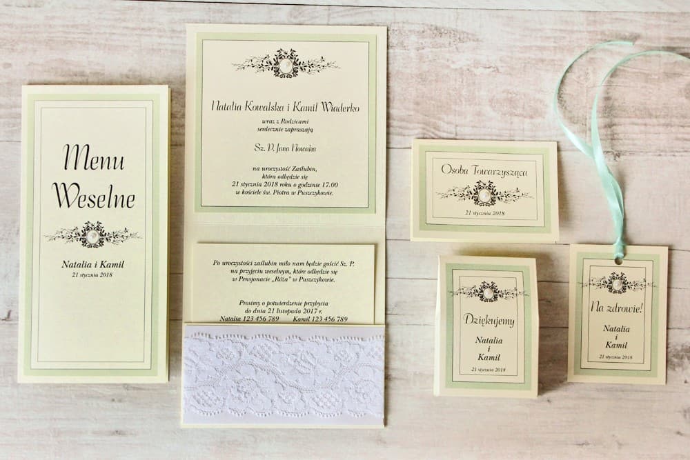 Eleganckie kwadratowe zaproszenia ślubne z koronką i cyrkonią glamour – Z Koronką nr 8