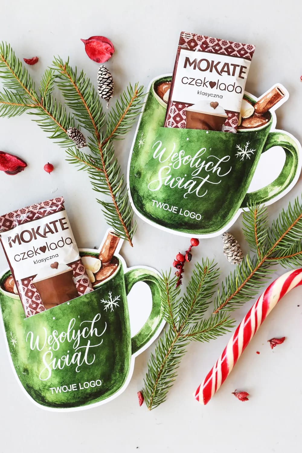 Gorąca czekolada w personalizowanym kubku, zielony wzór akwarelowy | Słodki upominek dla gości na zimowe uroczystości | CZK3