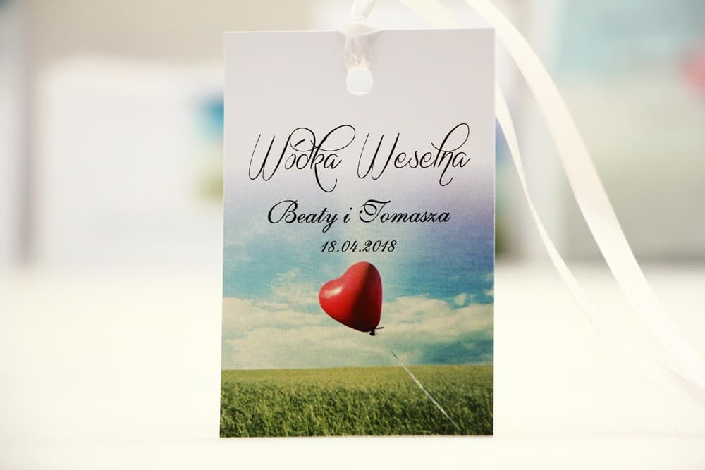 Zawieszki na Alkohol z Motywem Letniej Polany i Balonem | Personalizowane Zawieszki na Wódkę Weselną | Elegant nr 19