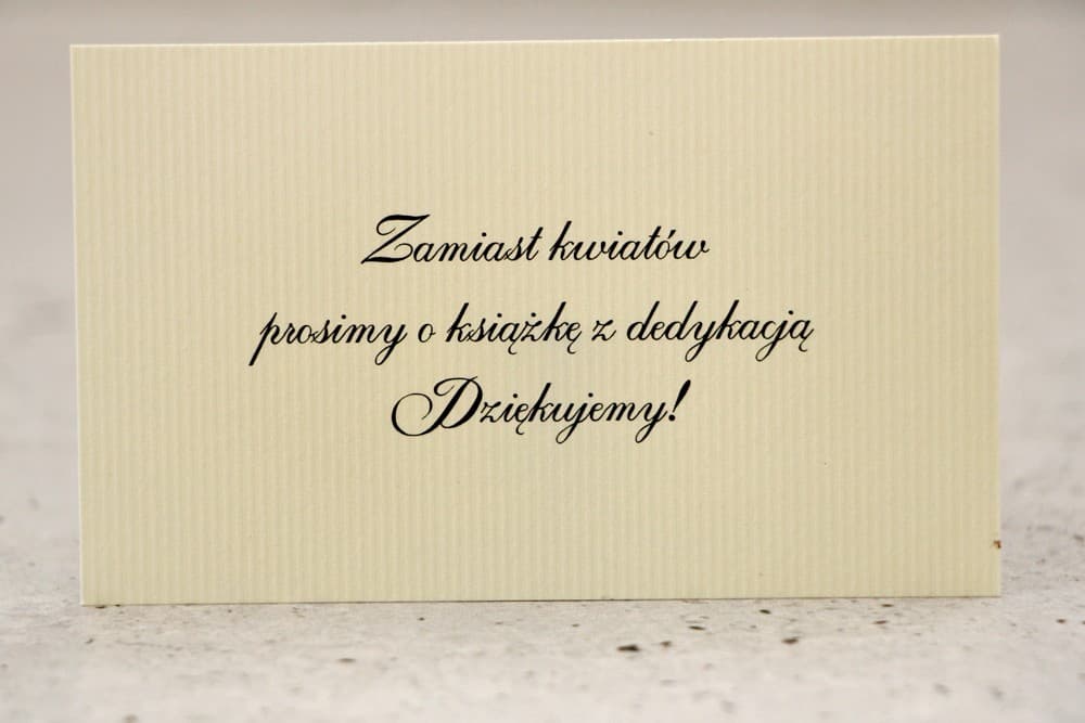 Elegancki bilecik do zaproszenia z kokardką, ecru prążkowany | Wkładka do zaproszeń ślubnych z tekstem | Belisa nr 1